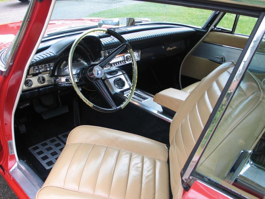 Интерьер Chrysler 300G Hardtop Coupe (842) 1961 года  (фото 5 из 43)